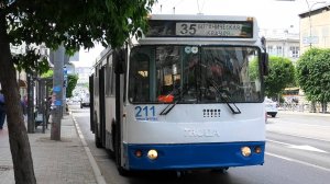 Троллейбус Екатеринбурга ЗиУ-682Г-016.03 борт. №211 маршрут №35 на ост. "Центральная гостиница"