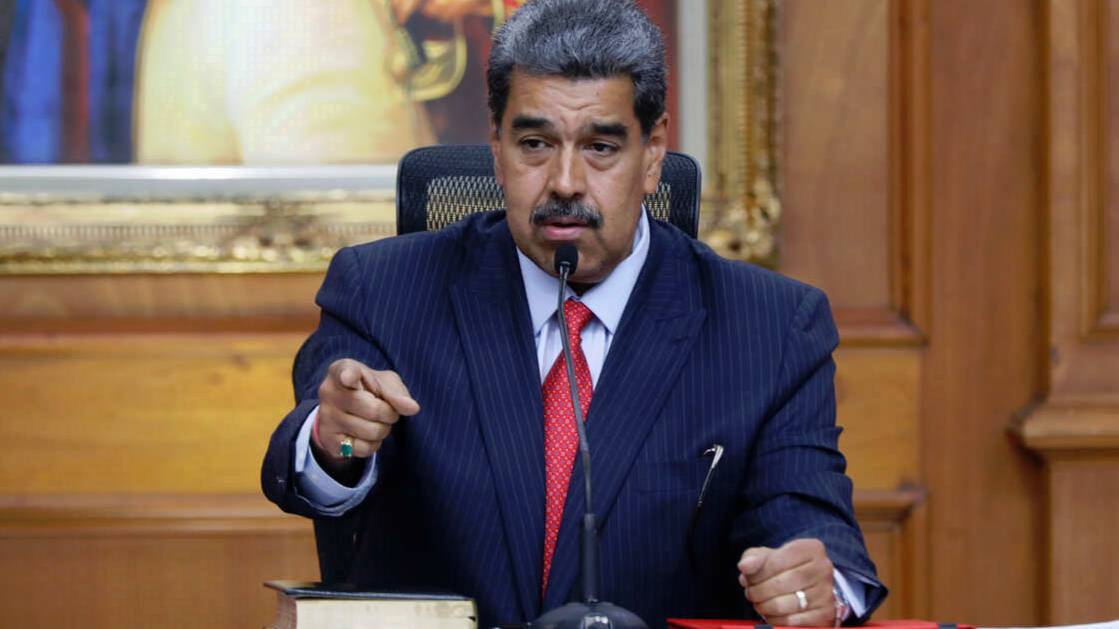 Мадуро назвал безумным заявление Стармера о подготовке к войне