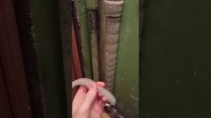 Утеплил стояк холодной воды в квартире