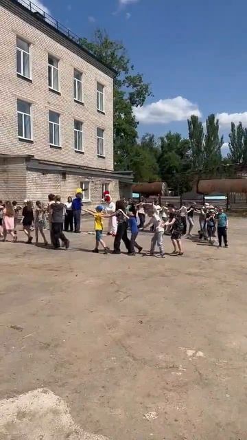 Колбико поздравила детей-сирот смотреть онлайн