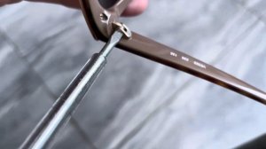 Как починить расшатанные дужки, чтобы не спадали очки.