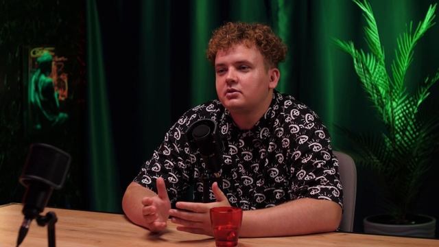 КАК ЗАРАБОТАТЬ МИЛЛИАРД НА КОВОРКИНГАХ ЗА 5 ЛЕТ?! смотреть онлайн