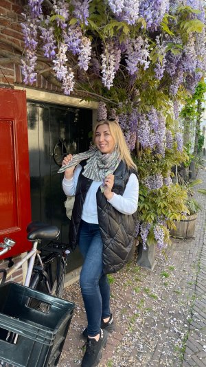 Бактус «Цветные брызги». Пряжа Opal Aquarell, цвет 11533. Пряжа доступна в магазине Amazingwool.com