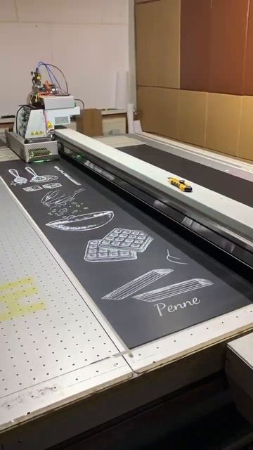 Друк на чорному ПВХ білим кольором / UV printing смотреть онлайн