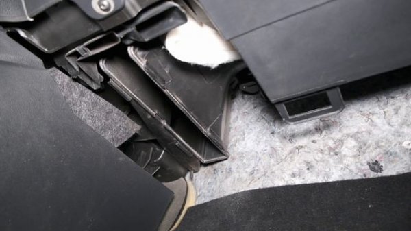 Замена салонного фильтра VW Polo Sedan: Простой и быстрый сп