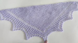 Шаль- косынка спицами. Описание.