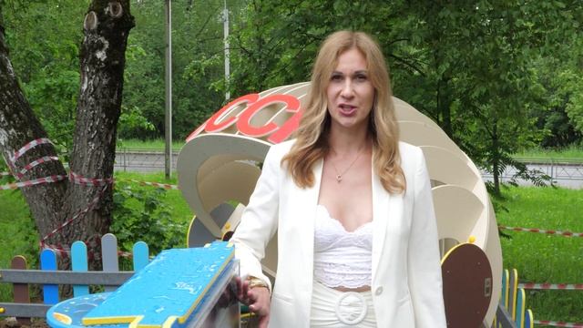 Город Смоленск преображается. Ремонтируются и обновляются старые парки, дворы, фасады. смотреть онлайн