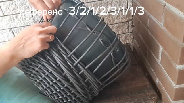 Как сплести кашпо с узором зигзаг. Плетение из ротанга смотреть онлайн