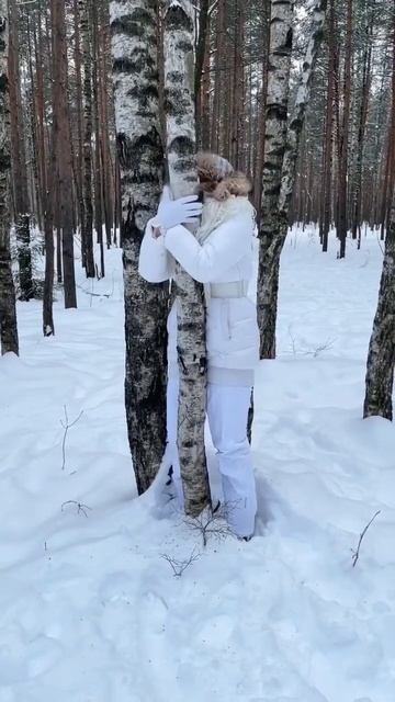 Если вам кажется что я просто стою рядом с деревом, а н? смотреть онлайн