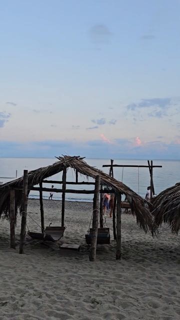 Песочный пляж Пицунда