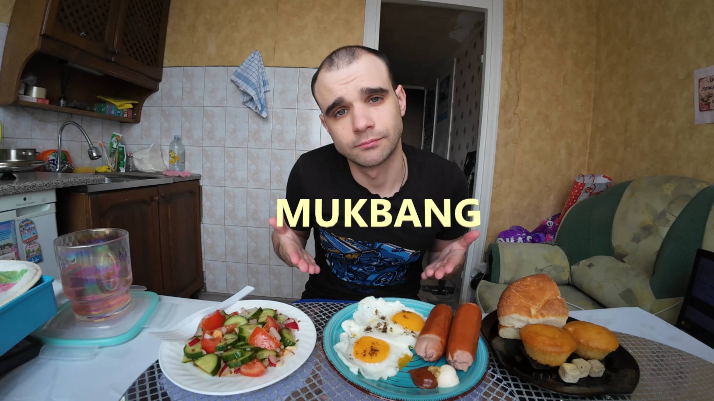 МУКБАНГ САРДЕЛЬКИ / ЯИЧНИЦА / САЛАТ/ МАФФИНЫ И ШОКОЛАД НА ДЕСЕРТ / MUKBANG EATING ASMR АСМР смотреть онлайн