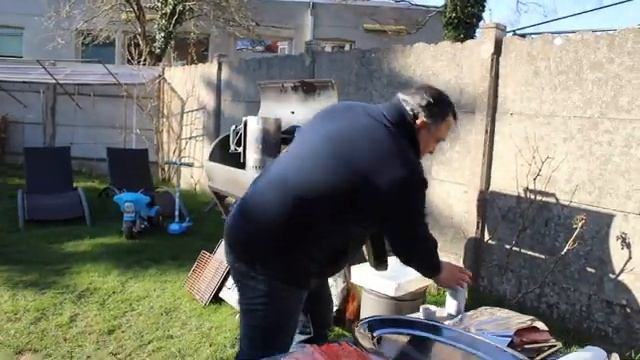 Жарим пятикилограммовую семгу на мангале. Рецепт от Жоржа смотреть онлайн