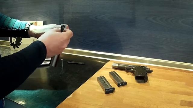 Разборка и сборка пистолета системы 1911 / RUGER SR1911 - Disassemb смотреть онлайн
