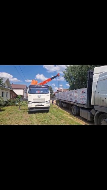 Разгрузка Униблока #стройматериалы #стройка #строите? смотреть онлайн