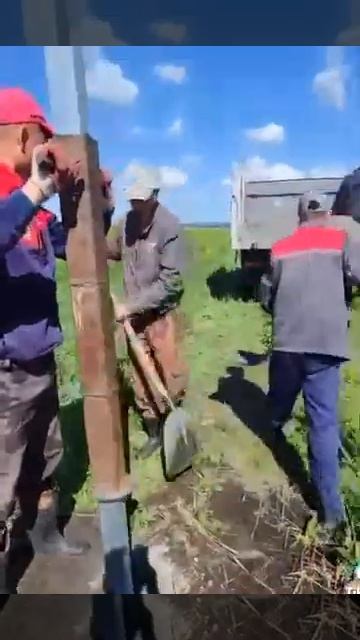 ручная трамбовка засыпки для установки столбов в грун смотреть онлайн