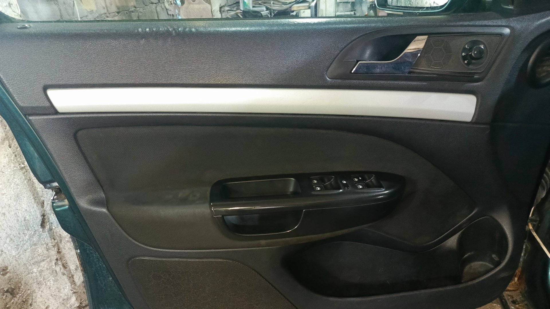 Снятие обшивки передний дверей Шкода Октавия А5