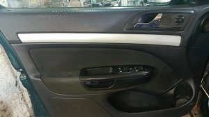 Снятие обшивки передний дверей Шкода Октавия А5