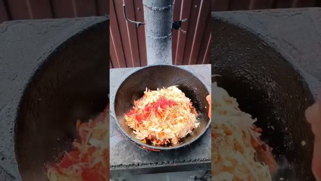 Капустный суп в казане 🤌 #казан #печь #рецепт #рецепты смотреть онлайн