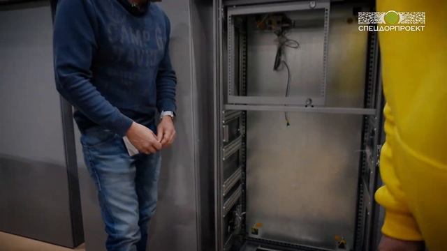 Путь в Нарнию! Заглядываем в новый светофорный шкаф смотреть онлайн