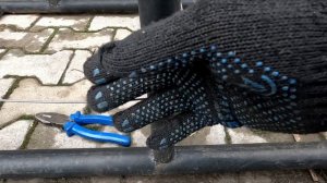 Простой способ крепления проволоки на арке или шпалер