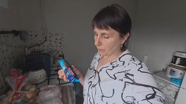 Немного закупили продуктов. Жизнь простых людей в деревне смотреть онлайн