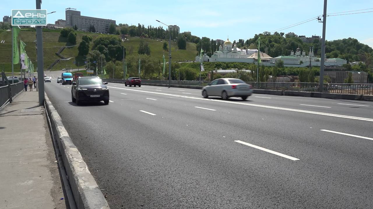 На Канавинском мосту завершили укладку асфальта смотреть онлайн