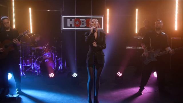 ANNA ASTI – Топит | ПРЕМЬЕРА! LIVE-выступление на Новом Радио смотреть онлайн