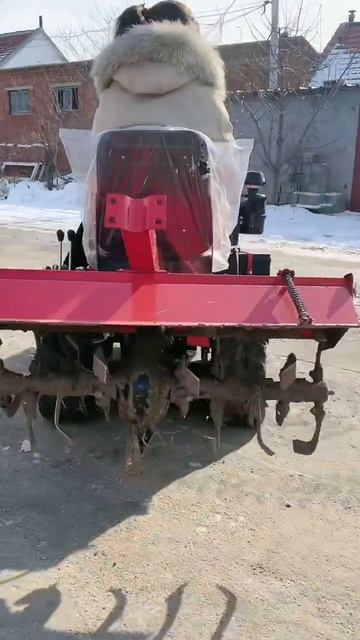 Вращающийся дисплей гусеничного трактора мощностью 25 смотреть онлайн