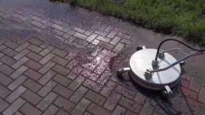 Как почистить тротуарную плитку