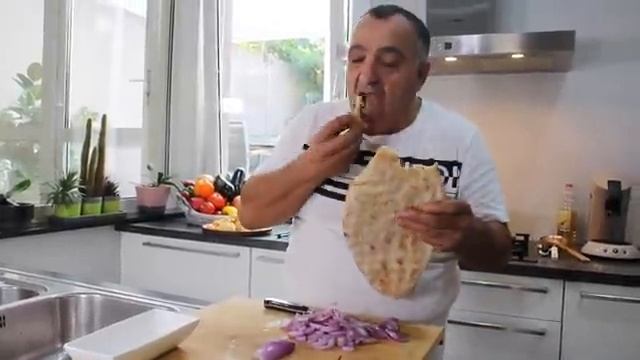 Самая вкусная грудка домашней курочки с золотистой картошкой от Жоржа смотреть онлайн