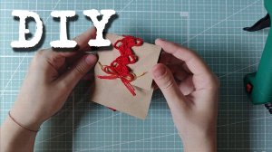 Украшаю конверт вязанной крючком тесьмой