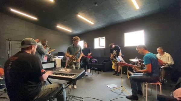 “UpTown funk”. 1