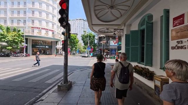 Чудесная Солнечная прогулка по улицам Хошимин-Сайгон - Вьетнам)= смотреть онлайн