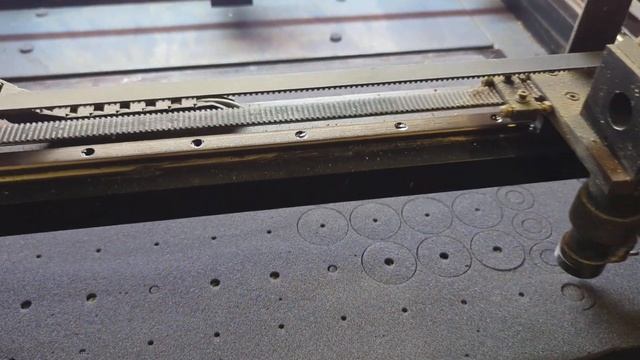 Резка поролона на лазерном CO2 станке смотреть онлайн