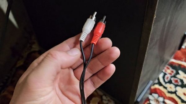 Как подключить салют сбер мини к большой колонке через aux