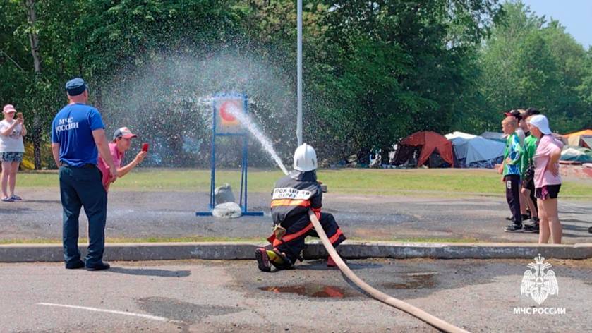 Уже четыре испытания преодолели участники краевых соревнований «Школа безопасности» смотреть онлайн