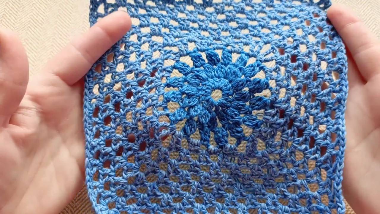 Бабушкин квадрат из цветка по центру, вяжем вмести каждый ряд, подробное видео для начинающих смотреть онлайн