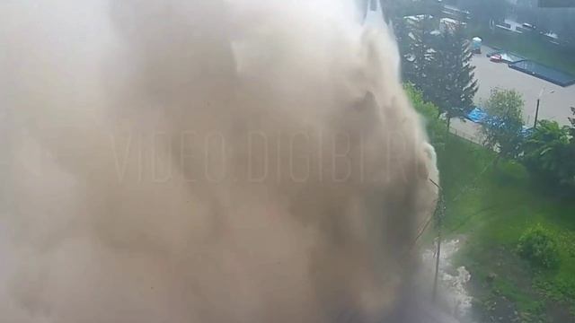 Порыв трубопровода в Бийске, 27 мая 2025 смотреть онлайн