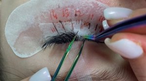 Процесс наращивания ресниц для начинающих