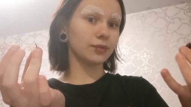 осветляю брови + прокалываю пупок (и стригу челку) смотреть онлайн