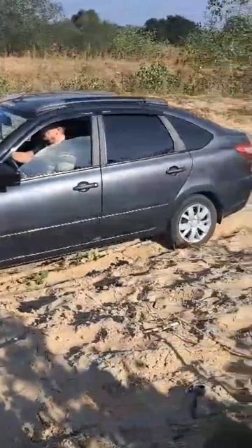 помогли выехать из песка. #спасибо #неравнодушным #люд?