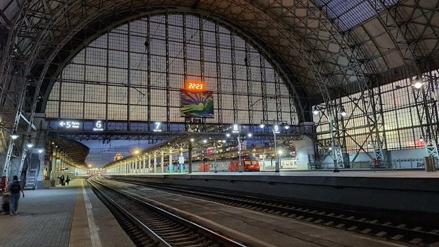 Вечерние объявления поездов на Киевском вокзале смотреть онлайн