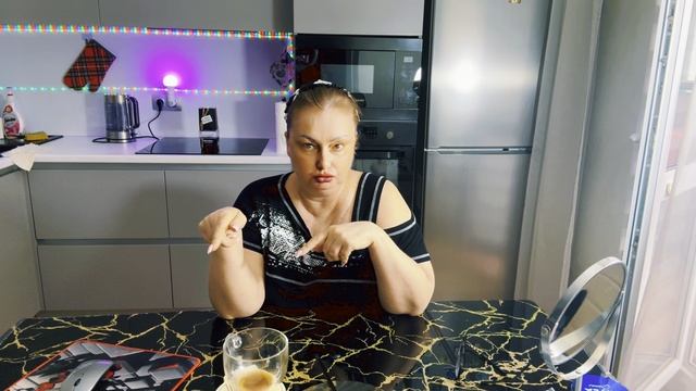 Позавтракаем вместе/ Отвечаю на вопросы/ Раздала всем на пряники/ смотреть онлайн