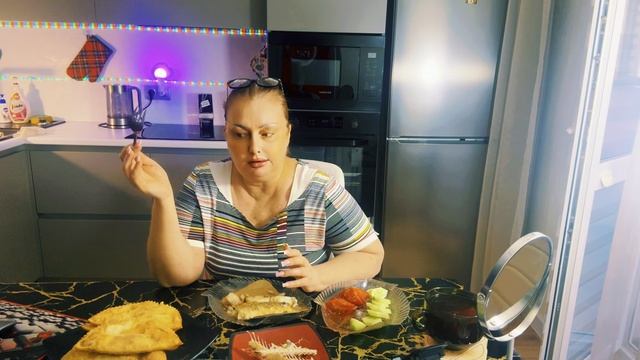 ДавайтИ почавкаем😋 "Дельфин и русалка" наплескались в грязном болоте🐸И на рынок за голубями смотреть онлайн