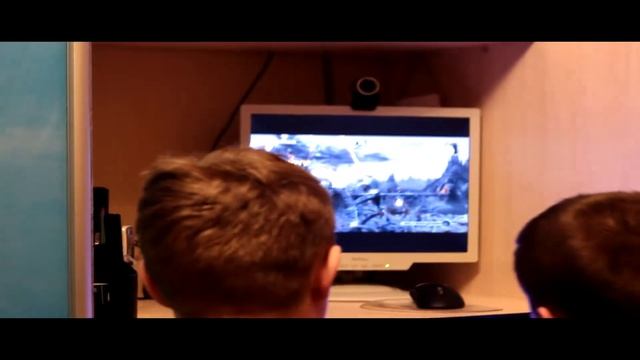 Дома играют в Мортал комбат 9