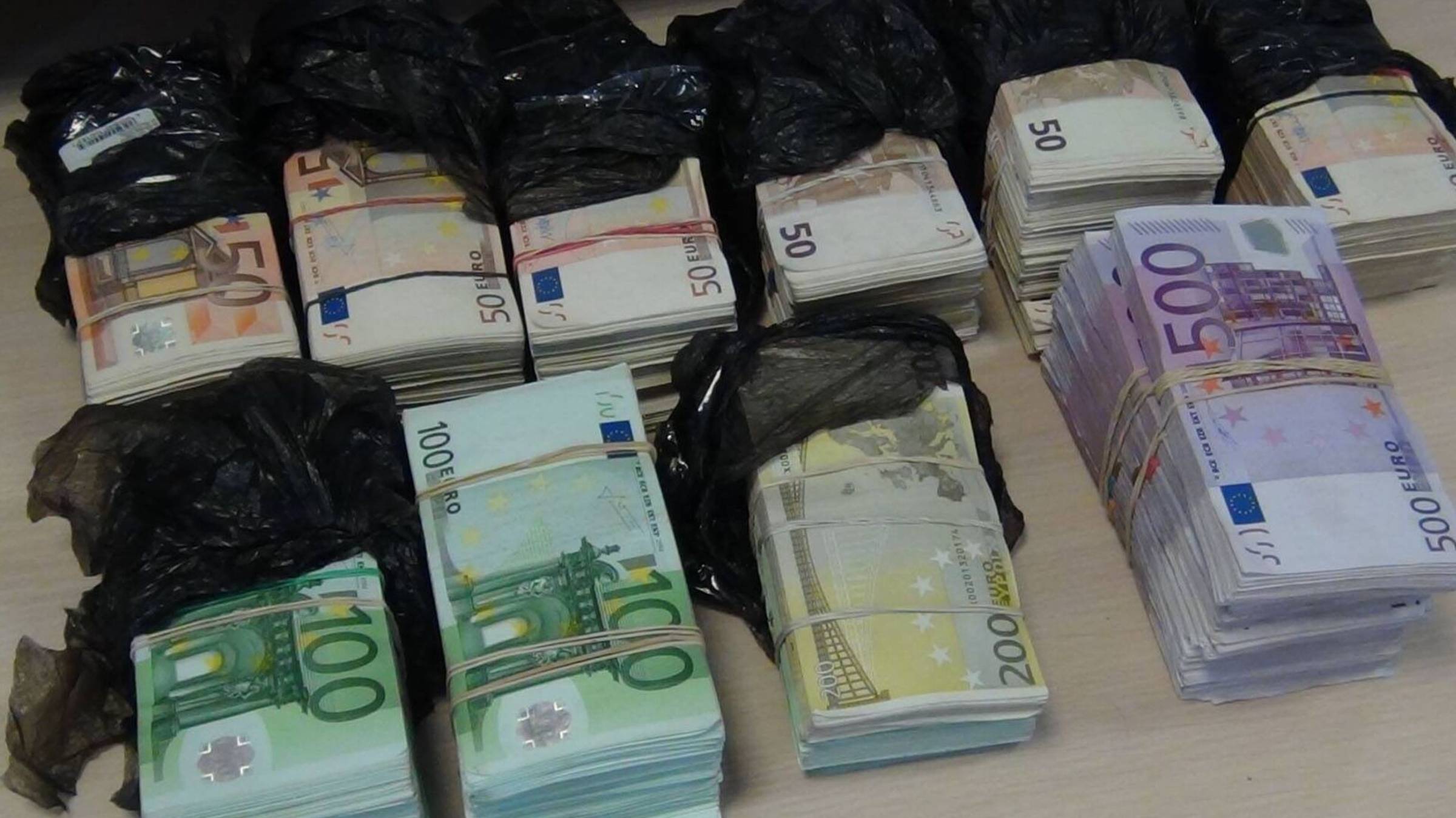 Могут ли в Европе конфисковать наличные, которые "просто лежат дома"? смотреть онлайн