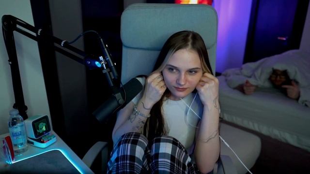 Клип Лерон Барон — червяк под одеялом смотреть онлайн