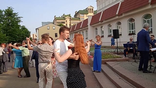 VID_20250601_Вальс на Советской в Бресте смотреть онлайн