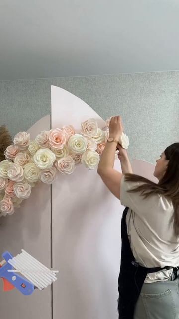 Бесплатные уроки по созданию декора из цветов по ссылке в описании канала @ValentinFlowers смотреть онлайн