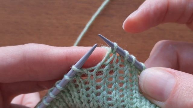 2 петли вместе лицевой с наклоном вправо